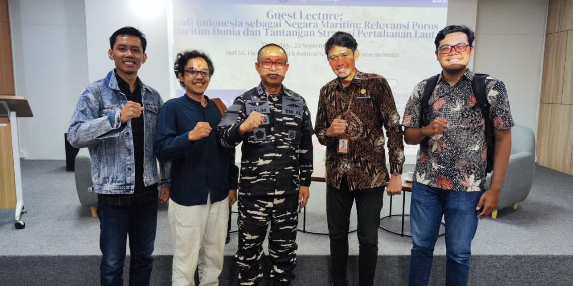 CNDSS Hadiri Kuliah Tamu Studi Indonesia sebagai Negara Maritim: Relevansi Poros Maritim Dunia dan Tantangan Strategi Pertahanan Laut di Universitas Airlangga